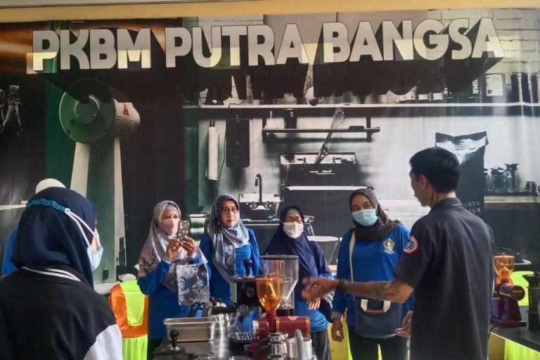 Studi Banding ke PKBM Putra Bangsa Pemalang